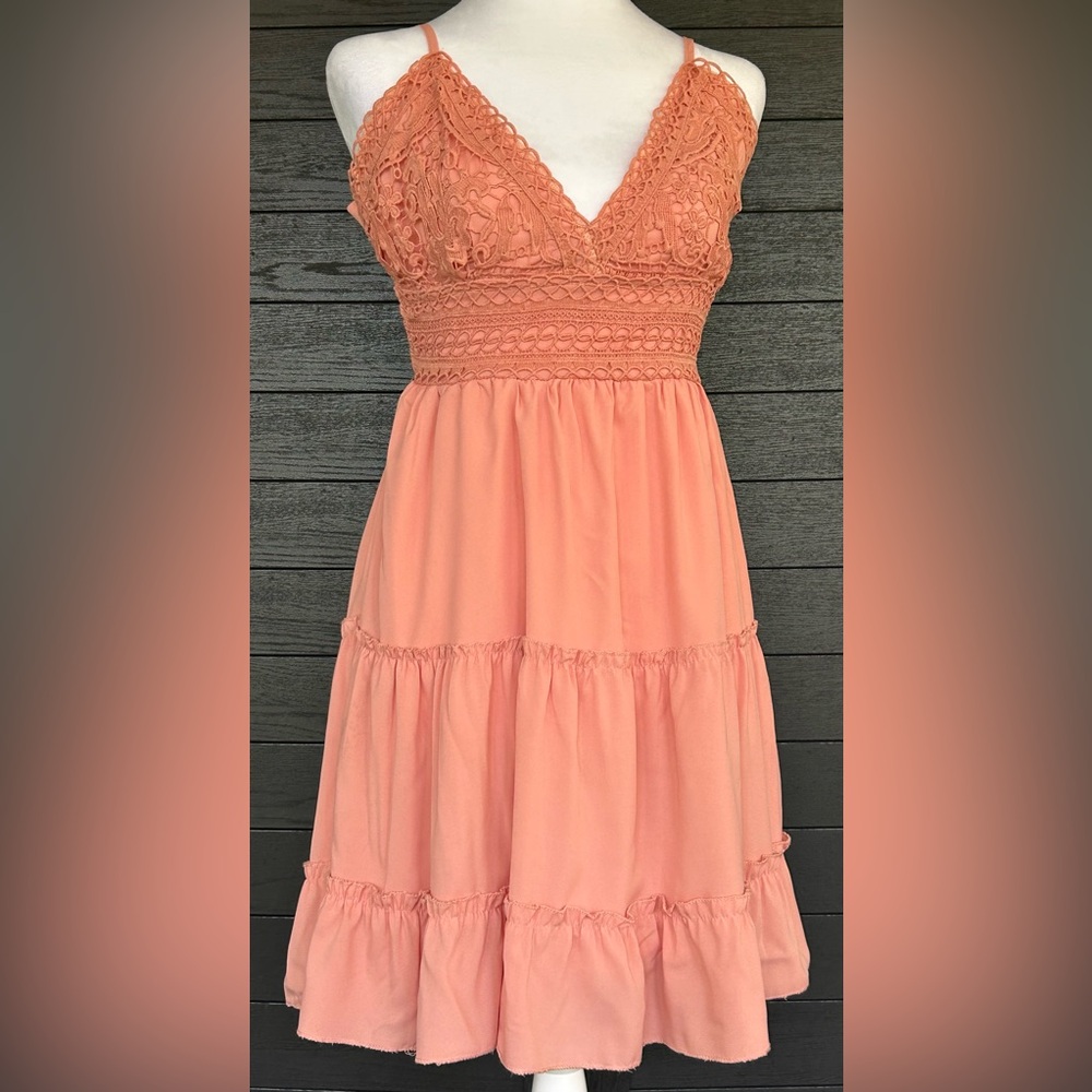 💃 Elegant Peach Lace & Lined Cocktail Dress, w/adjustable straps/tie-back